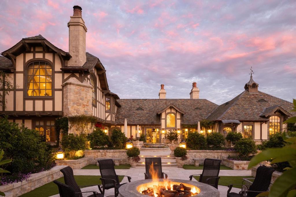 2 La Pradera Lane
