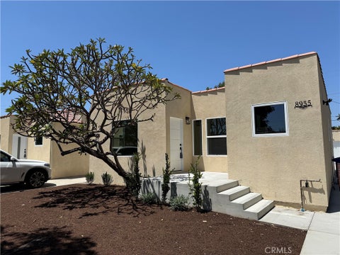 Photo of 8955 San Luis AVE, South Gate, CA 90280 (MLS # GD26185310)