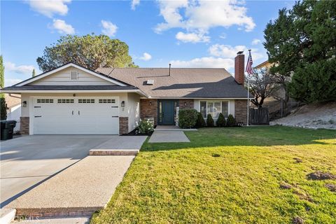 Photo of 16624 Nearview DR, Canyon Country, CA 91387 (MLS # SR26113068)
