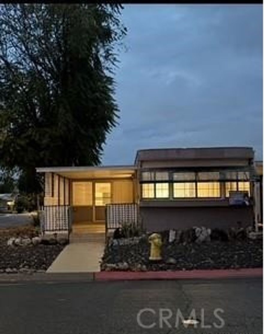 Own your Own Corner Lot  with  this Incredible.
Inside Remodeled Cozy Home on 850 San Juan Dr. Hemet, CA. Quiet  Neighborhood located in a Senior Community.