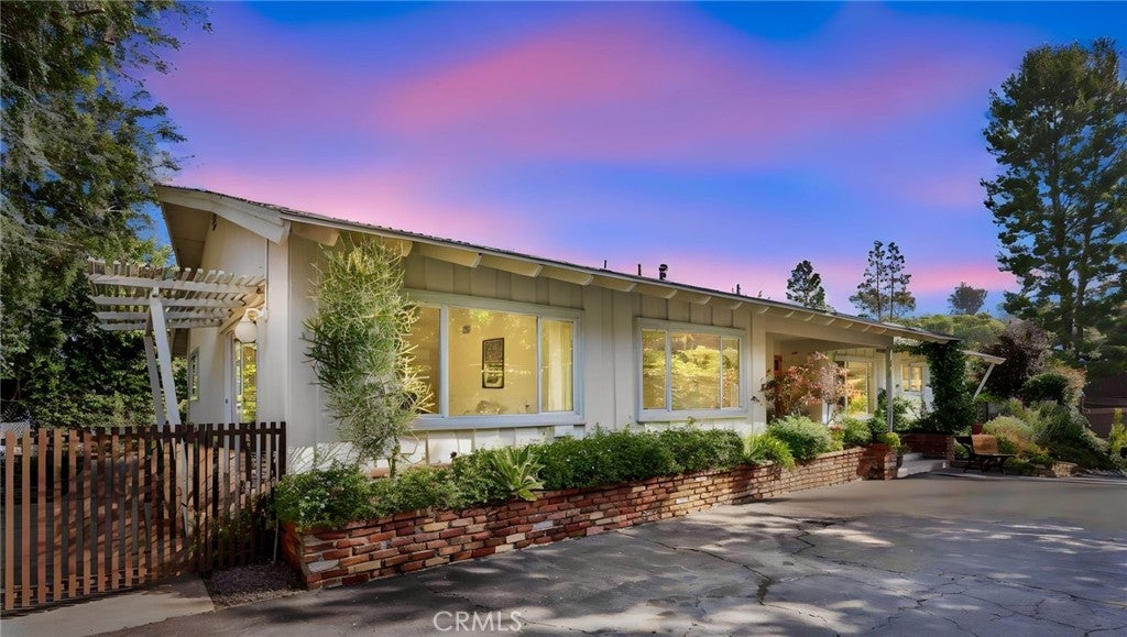 1425 Longview