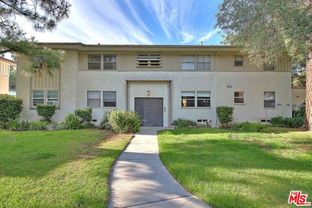 Welcome to 5815 Bowcroft #4 in Prestigeous Cameo Woods gated community. This unit is on the top floor with tons of potential, Cozy living room and dining room with outside views, and natural lighting. Open kitchen with appliances, large bedroom and bath with shower and tub. This community offers 24-hour guard-gated security and tons of amenities including pool, spa, tennis courts, clubhouse, dog run and on-site management. Lined with lots of trees, this condo is centrally located next to Culver City Arts District, trains, Downtown LA, Sofi Stadium, LAX, freeways, tons of restaurants, and shopping centers. This is great place to live.