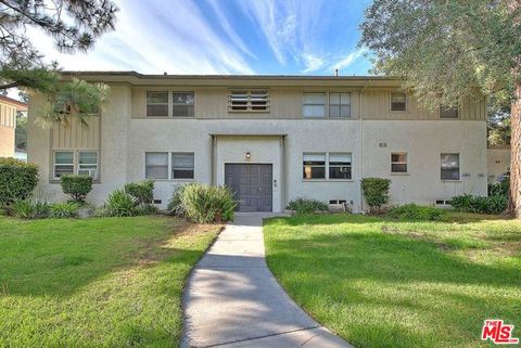 Photo of 5815 Bowcroft Street #4, Los Angeles, CA 90016 (MLS # 25554463)