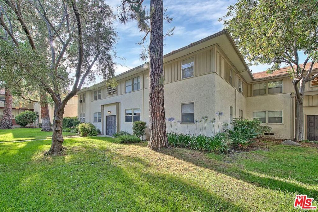 Photo of 5815 Bowcroft Street #4, Los Angeles, CA 90016 (MLS # 25554463)