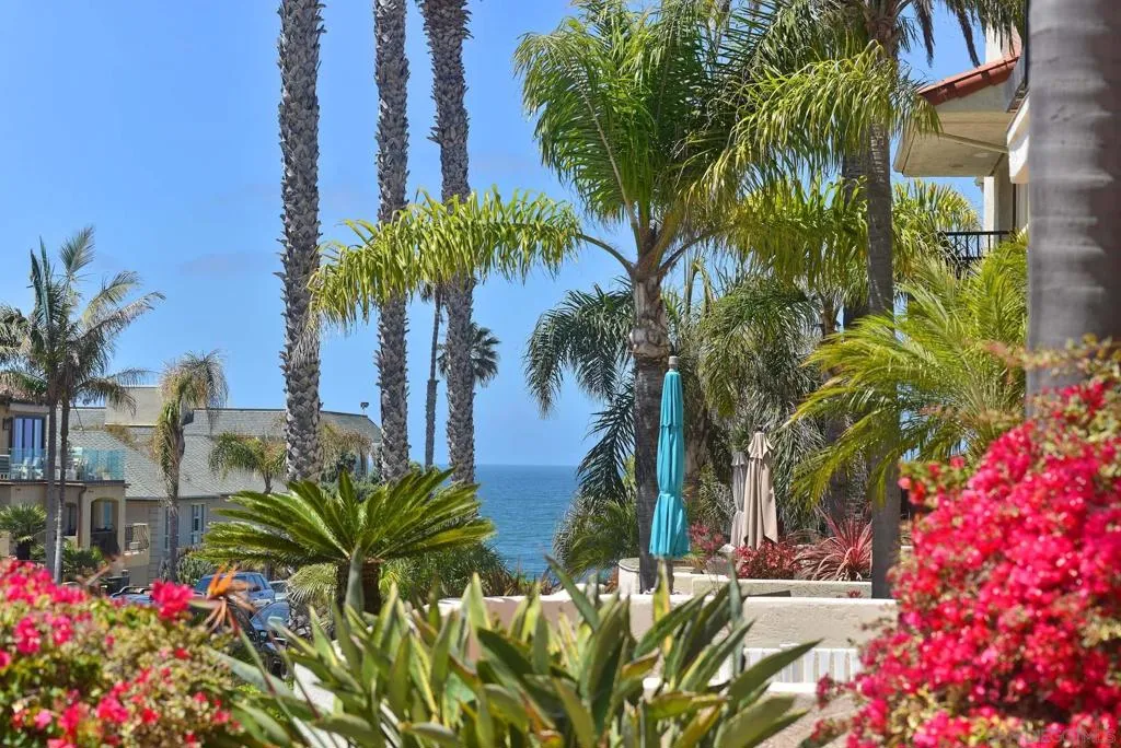 La Jolla, California 92037, United States, 3 Bedrooms Bedrooms, ,3 BathroomsBathrooms,Residential,Active,204311