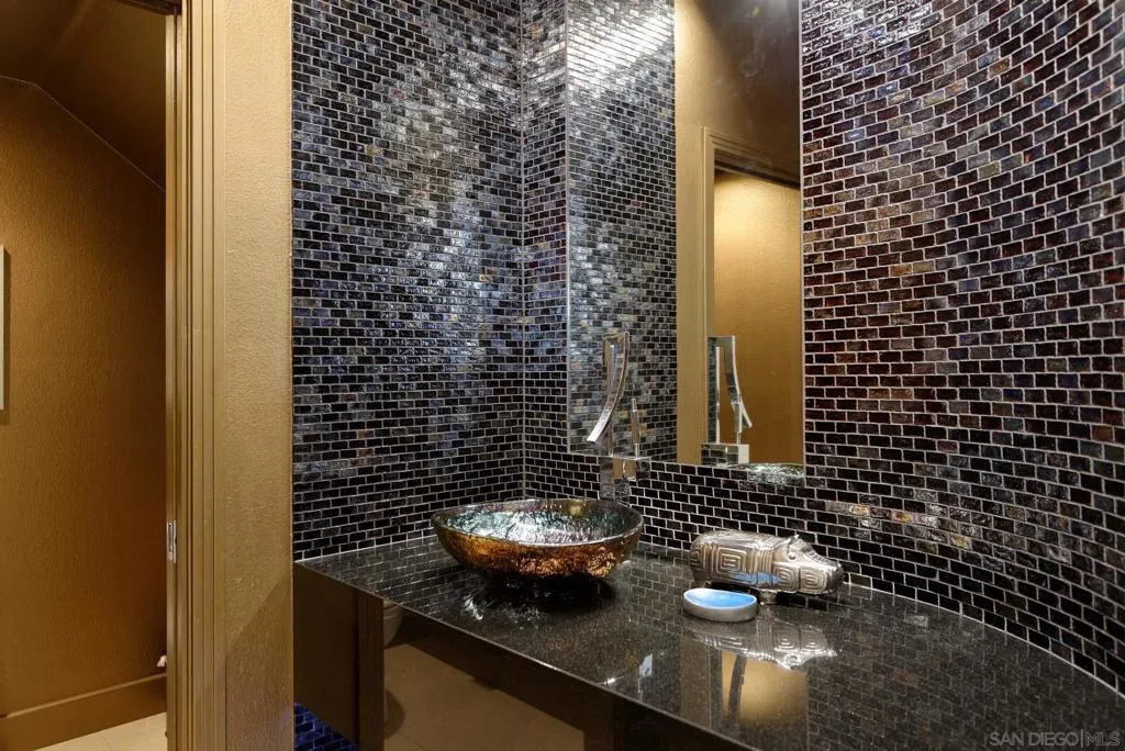 La Jolla, California 92037, United States, 3 Bedrooms Bedrooms, ,3 BathroomsBathrooms,Residential,Active,204311