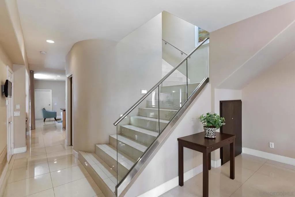 La Jolla, California 92037, United States, 3 Bedrooms Bedrooms, ,3 BathroomsBathrooms,Residential,Active,204311