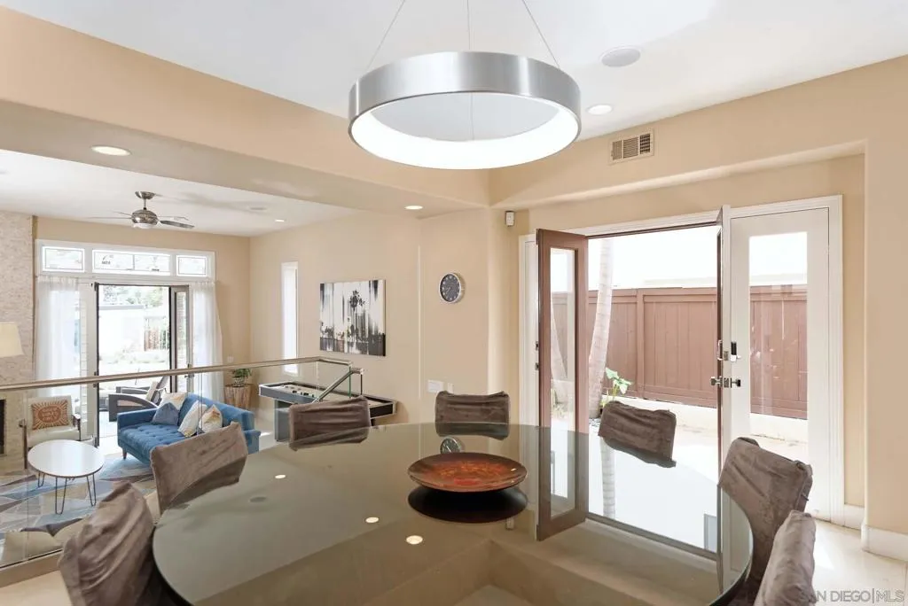 La Jolla, California 92037, United States, 3 Bedrooms Bedrooms, ,3 BathroomsBathrooms,Residential,Active,204311