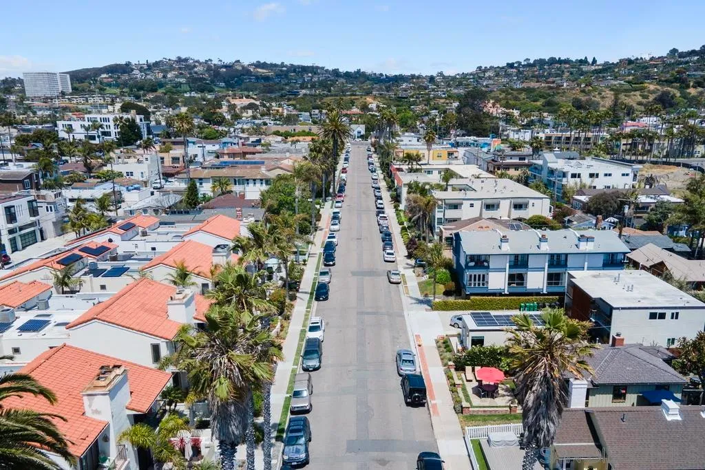 La Jolla, California 92037, United States, 3 Bedrooms Bedrooms, ,3 BathroomsBathrooms,Residential,Active,204311