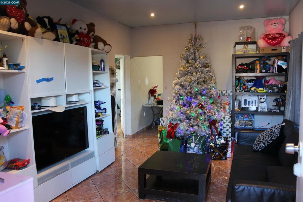 CENTRAL RICHMOND - Residential