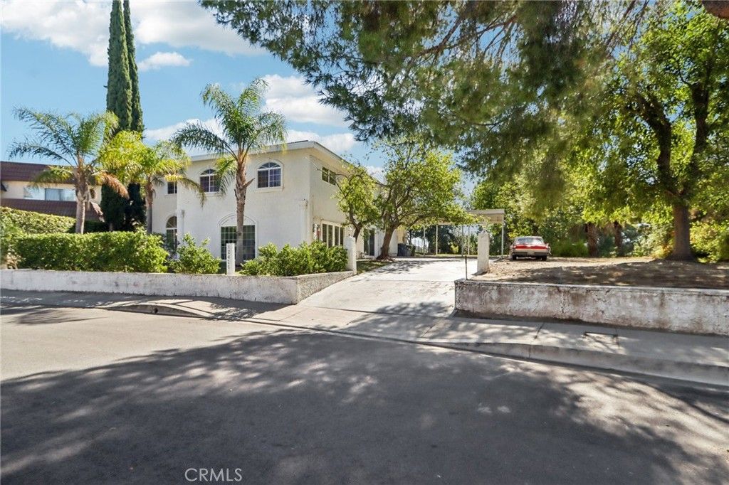 Photo of 12426 Henzie Place, Granada Hills, CA 91344 (MLS # SR25246854)