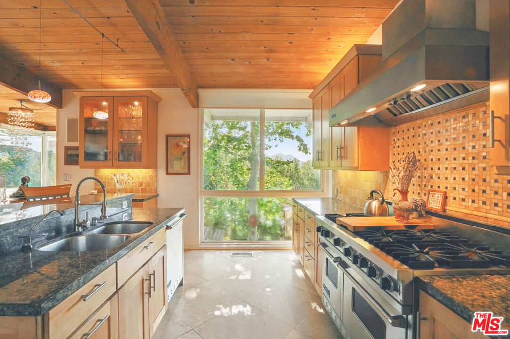 679 Wonder View Drive