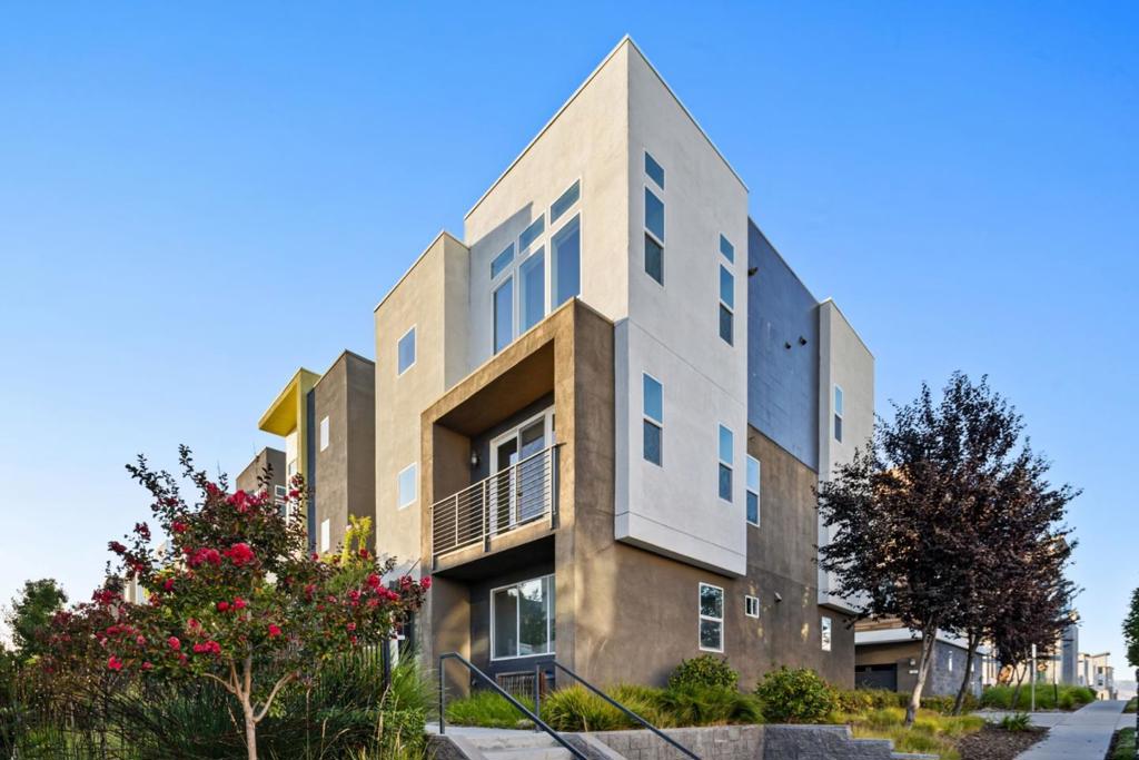 Welcome to this stunning 2017 tri-level home, featuring 4 beds, 3.5 baths, and 2,256 sq. ft. of modern living space. Situated on a corner lot in a desirable hillside community, this residence boasts an attached two-car garage. Inside, discover an open, light-filled atmosphere with hardwood floors, new carpet, and vaulted ceilings. The main level offers a spacious living area and a chefs kitchen with a large island and high-end appliances. A versatile dining area opens to a private patio, while a guest suite on the lower level provides privacy. Upstairs, the magnificent primary suite is a peaceful retreat, complemented by two additional bedrooms and a laundry area. Upgrades include a new tankless water heater, Ring doorbell, and upgraded shower heads. Enjoy community parks, trails, and easy access to highways 85, 87, 101, and 280, plus public transit and shopping. This detached home offers privacy, hillside views, and a sought-after location.