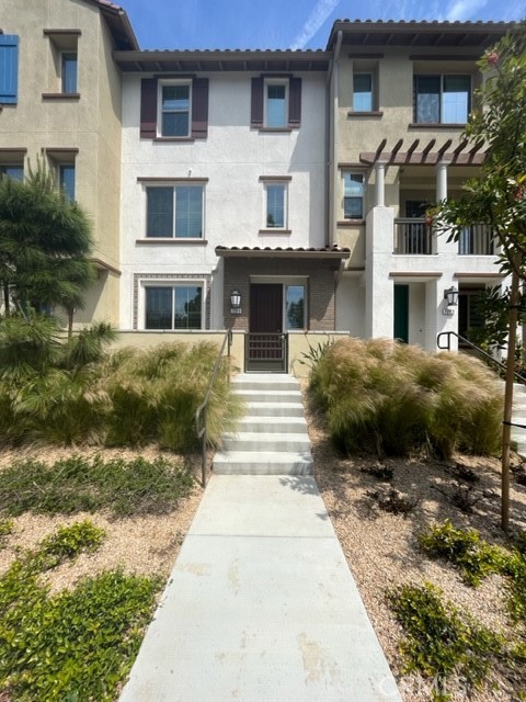 Energy-efficient home is now available for lease in the brand new community of Regatta, located in Huntington Beach, also known as Surf City USA. This three-story townhome boasts three bedrooms, each with an ensuite bathroom, and is situated less than two miles from the beach and the various shops and dining options available on Main Street. The Seacliff Village Shopping Center, which features an Albertsons grocery store, as well as the Peninsula Marketplace, which houses a Ralphs grocery store, are both within walking distance. Additionally, elementary, middle, and high schools are all easily accessible on foot. Inside the townhome, you'll find an array of desirable features, such as recessed lighting, white vinyl picture windows with blinds, and stunning tile and hardwood flooring throughout. The second-story balcony offers a lovely place to relax and take in the ocean breeze, while the open-concept chef's kitchen and adjacent great room provide ample space for preparing meals and entertaining guests. The kitchen is equipped with granite countertops, a tile backsplash, stainless steel appliances, soft-close cabinets, separate drawer for trash and a brand new stainless steel refrigerator. On the first floor, you'll find a sizable bedroom with an ensuite bathroom and a two-bay garage with prewire for electric car charging. The second floor consists of the great room, a beautiful kitchen with a walk-in pantry and balcony, a coat closet, and a powder room. The third floor is where you'll find the large master bedroom with a walk-in closet with window providing additional natural light, an ensuite bathroom featuring a gorgeous walk-in shower and dual sinks, as well as a third bedroom with an ensuite bathroom, a linen closet, and a laundry closet equipped with a brand new washing machine and dryer. The community of Regatta also offers plenty of guest parking, a small dog park and a community fire pit, and is just a bike ride away from the Dog Beach, the various dining options on Main Street, and Huntington's premier schools. ***Homeowner is willing to install EV hook up if needed***
Please call for pets!
Rent includes trash, all other utilities paid by tenant.