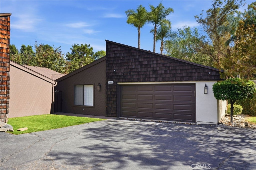 9411 Friendly Woods LN