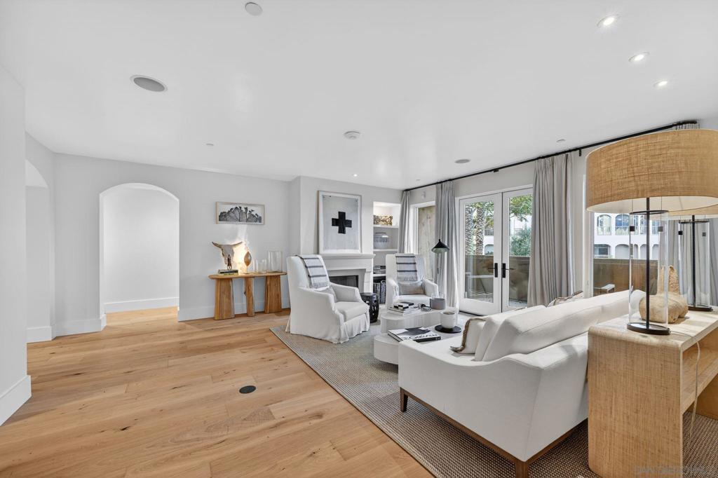 1040 Genter Street 203