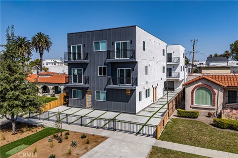 Photo of 2010 S Dunsmuir AVE, Los Angeles, CA 90016 (MLS # BB26127611)
