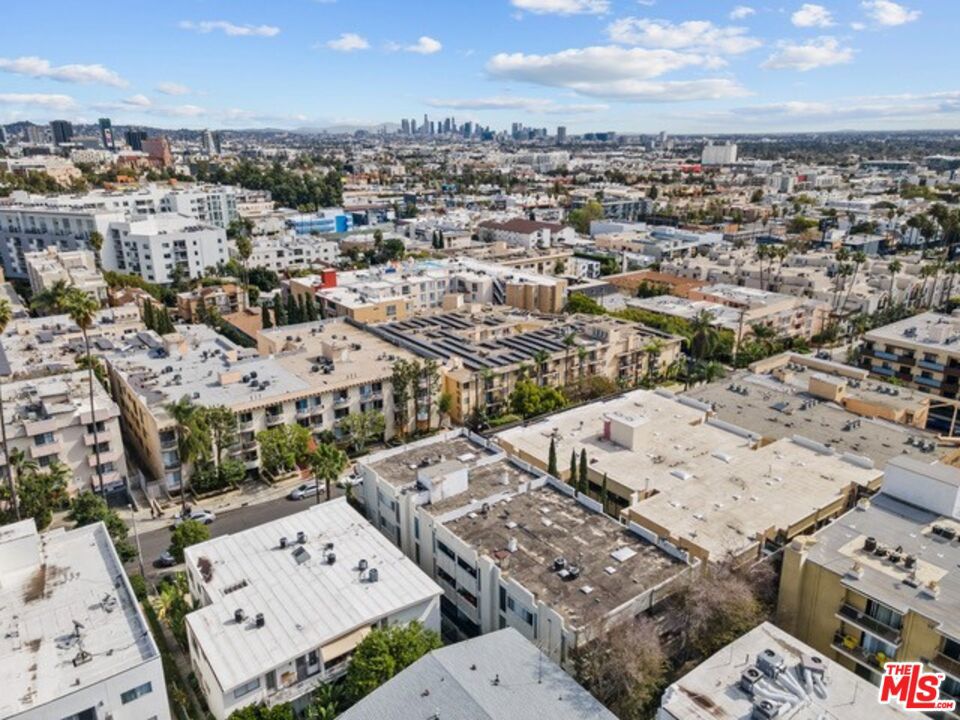 1627 N Poinsettia Place