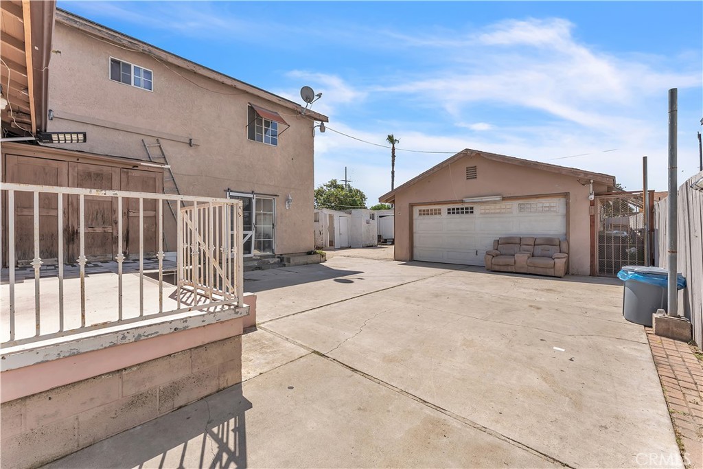 1208 E 3rd