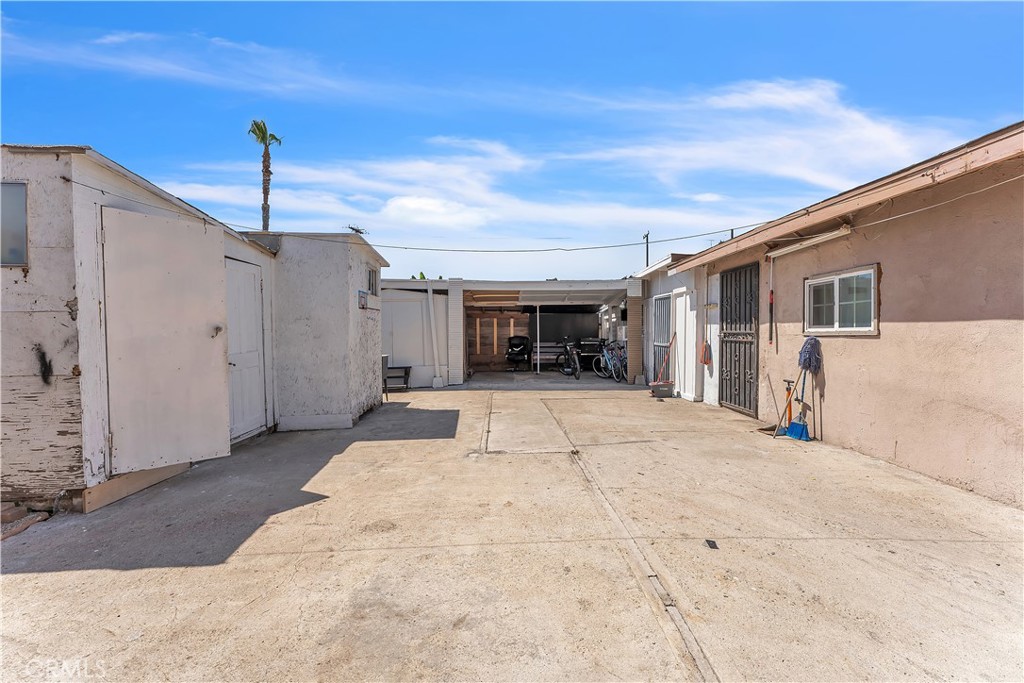 1208 E 3rd