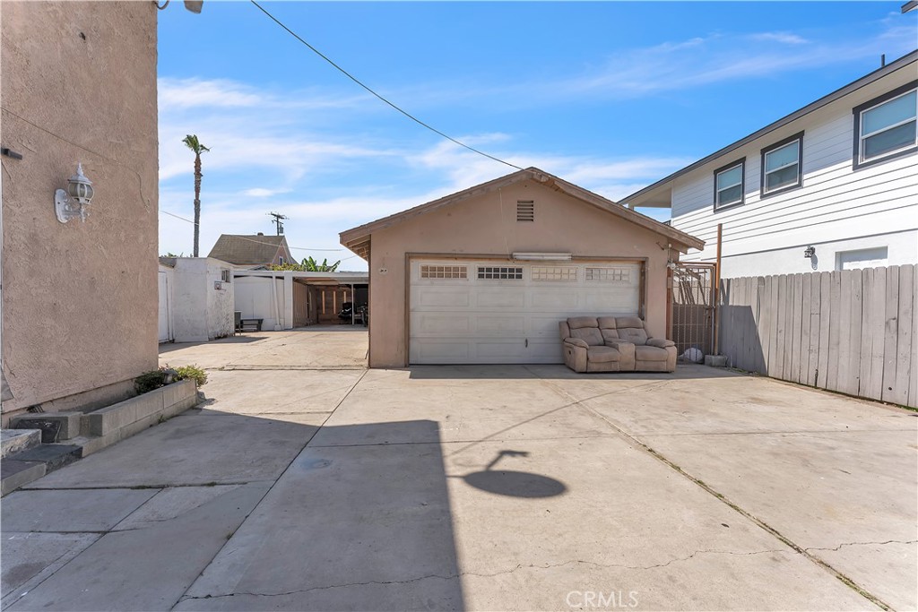 1208 E 3rd