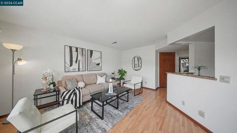 Photo of 118 Creekside Ct CT, El Sobrante, CA 94803 (MLS # 41135870)