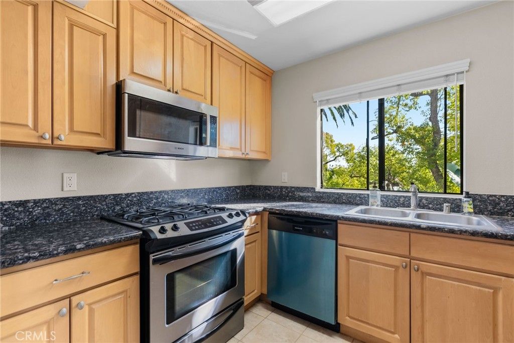 Photo of 1135 Allen Ave #20, Glendale, CA 91201 (MLS # PW26025635)