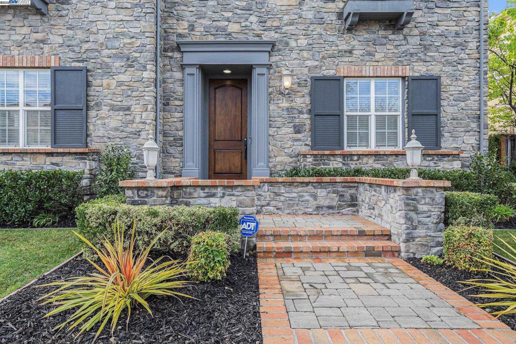 Properties 3 1049 S WEDGEWOOD DR