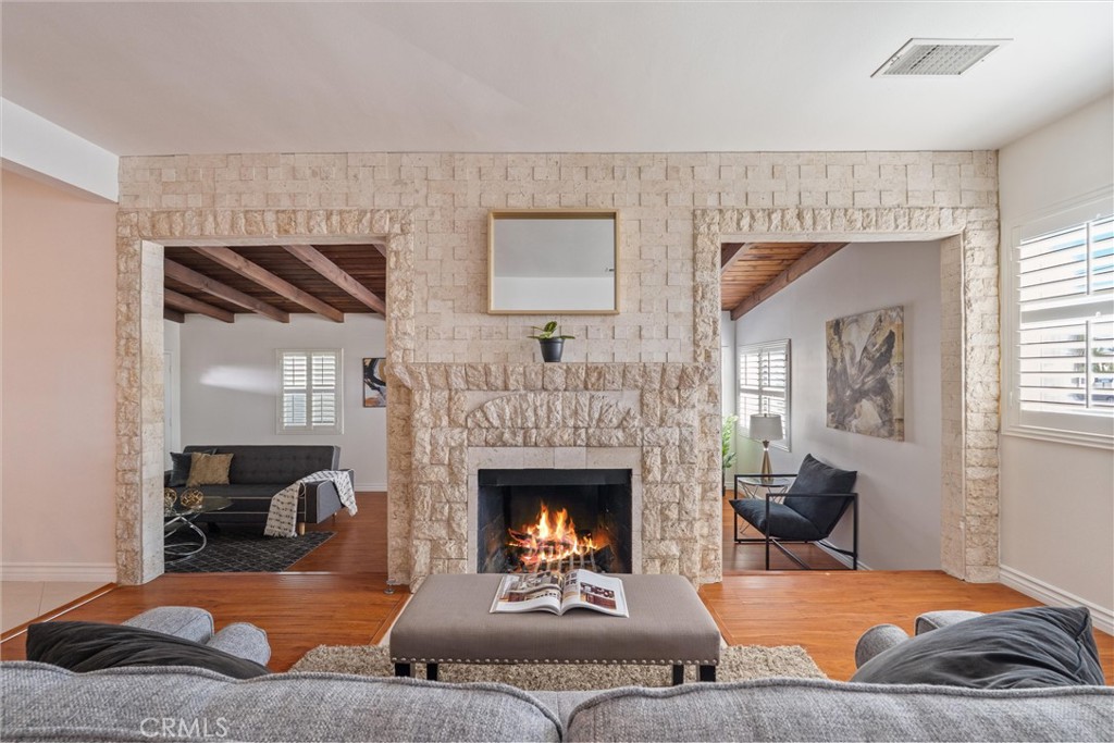 4821 E Los Coyotes Diagonal