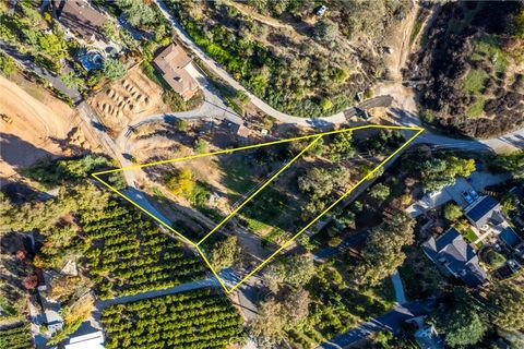 Photo of 218 Valencia Drive, Redlands, CA 92374 (MLS # IG25272808)