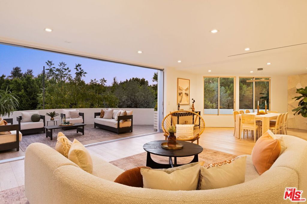 Photo of 2615 La Cuesta Drive, Los Angeles, CA 90046 (MLS # 25575403)