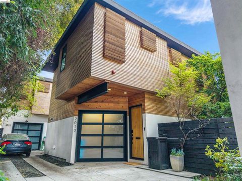 Photo of 2010 9Th St St, Berkeley, CA 94710 (MLS # 41129604)