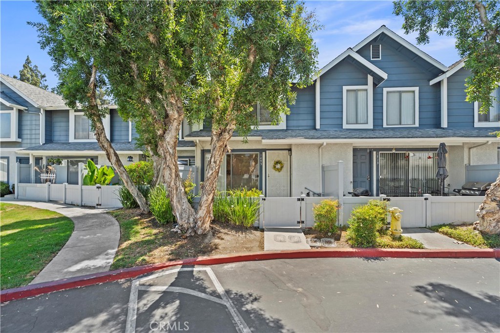 Charming 2-story condo in the desirable Solana Park gated community. This well-kept home features a spacious living room, a powder room, a dining area, and a kitchen with granite countertops. Upstairs includes a good-sized primary bedroom with a vanity, a guest bedroom, and a full bathroom. A laundry room is also located upstairs for added convenience. It also has a 2-car garage with direct access from the kitchen. The front porch is perfect for barbecues and relaxation.
The community offers two swimming pools, a spa, a clubhouse, and lush greenbelts. There is also plenty of guest parking. The location is close to South Hill Plaza, supermarkets, restaurants, schools, parks, and shopping centers. It also provides easy access to Freeways 10 and 60.