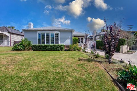 Photo of 326 N Vista Street, Los Angeles, CA 90036 (MLS # 25571055)