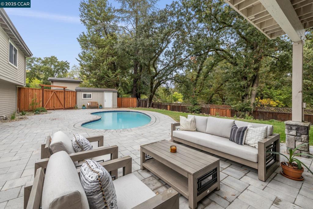 WEST SIDE ALAMO - Residential