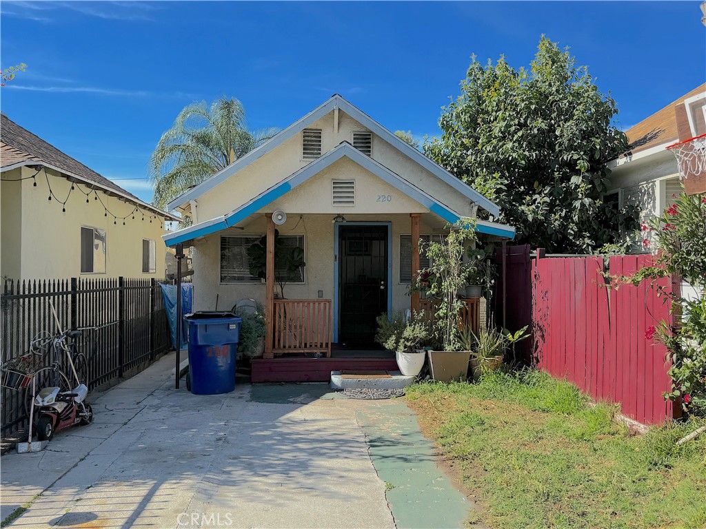 Photo of 220 E Avenue 38 Ave, Los Angeles, CA 90031 (MLS # RS26056225)