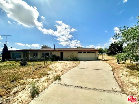 15561 Ash Street Hesperia CA 92345
