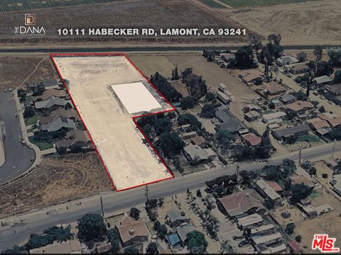 Photo of 10111 Habecker Road, Lamont, CA 93241 (MLS # 26669823)