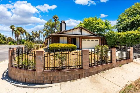 Photo of 5546 Mclennan Ave, Encino, CA 91436 (MLS # SR26062205)