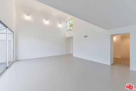 Photo of 558 Rose Avenue #3, Venice, CA 90291 (MLS # 26659941)