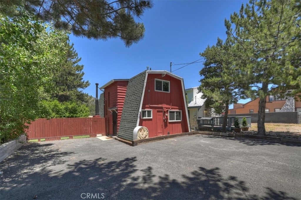 929 W Fairway