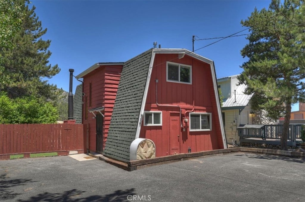 929 W Fairway