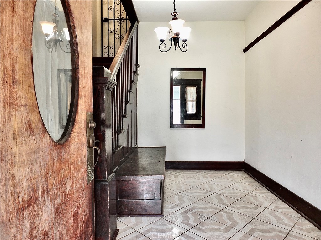 6122 1/2 6124 Stafford