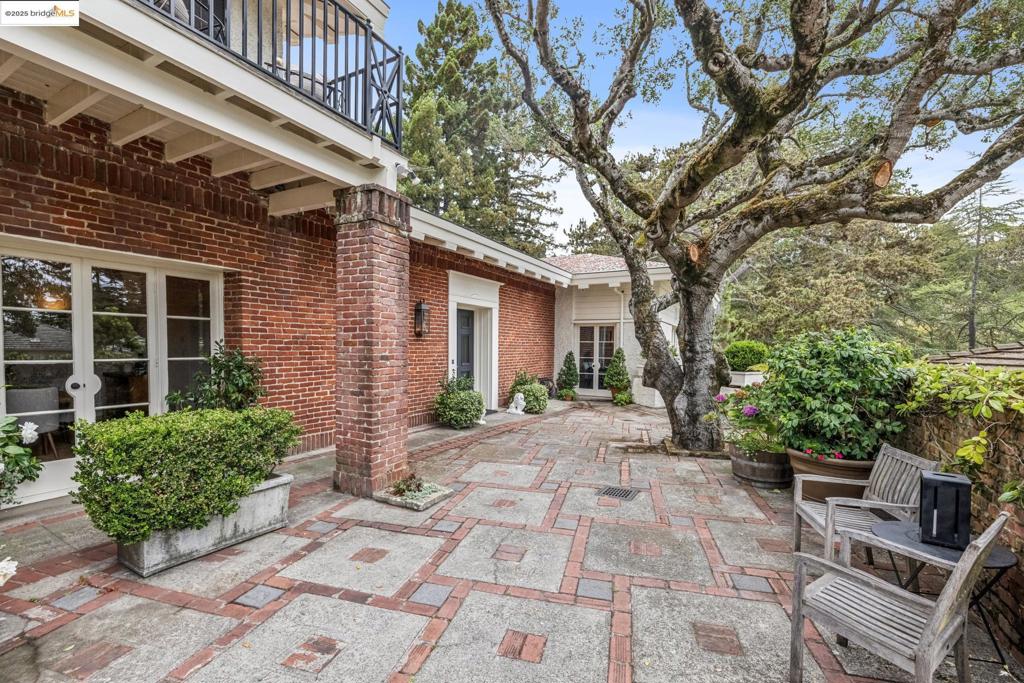CLAREMONT - Residential