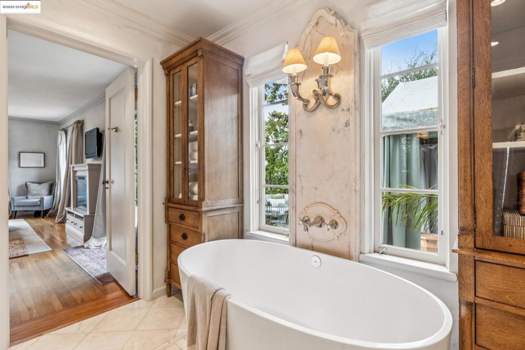 CLAREMONT - Residential