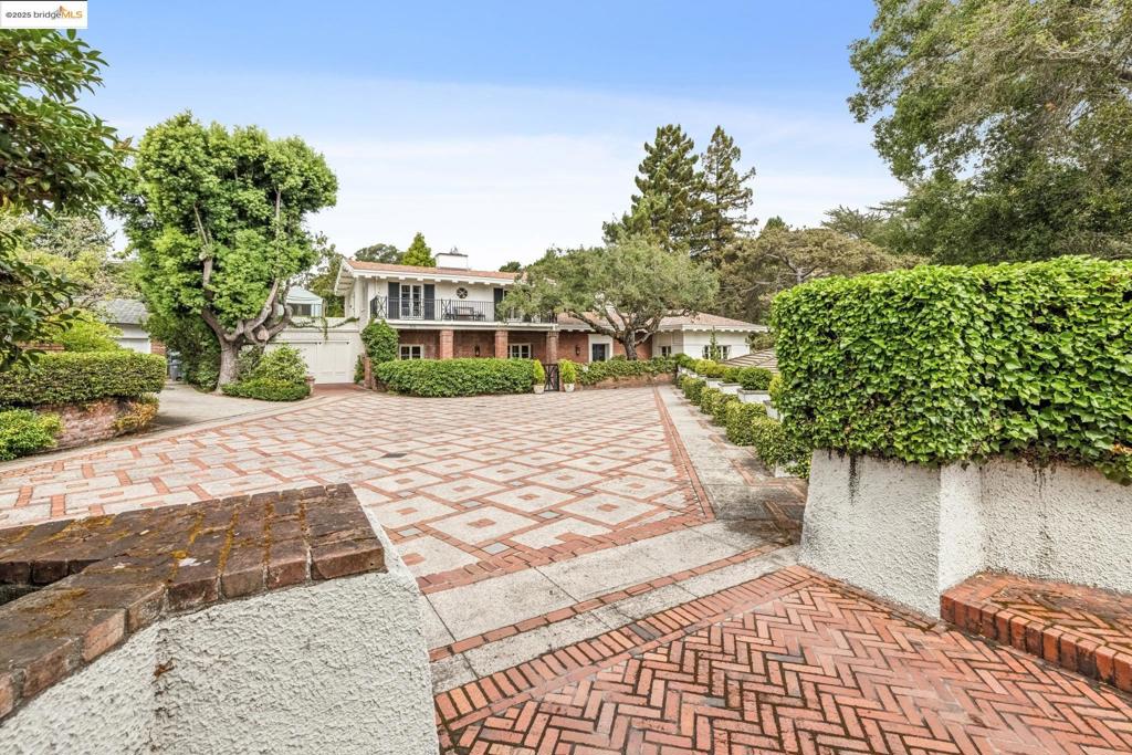 CLAREMONT - Residential