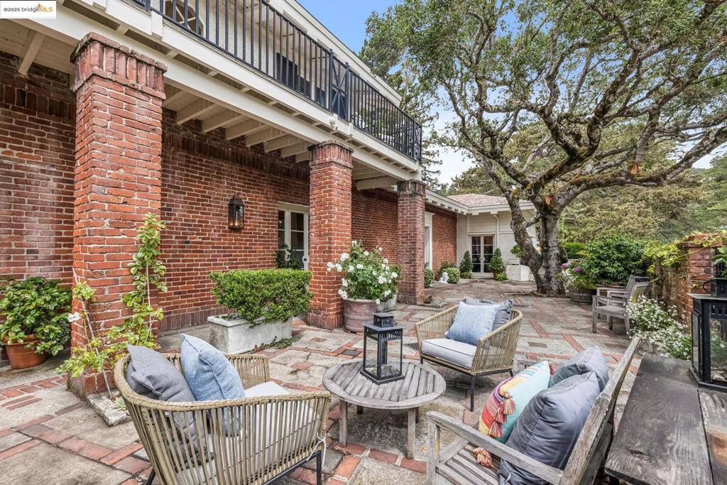 CLAREMONT - Residential