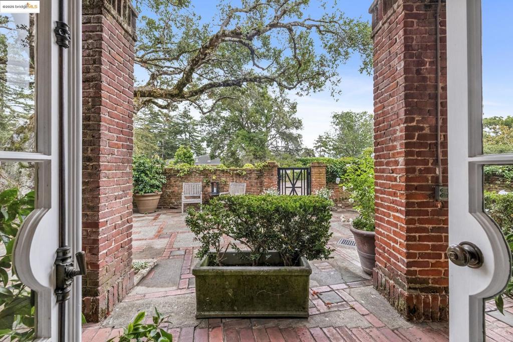 CLAREMONT - Residential