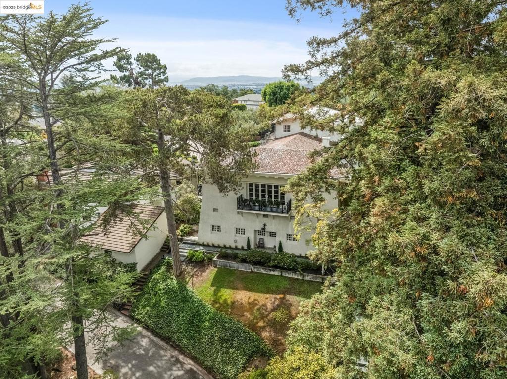 CLAREMONT - Residential