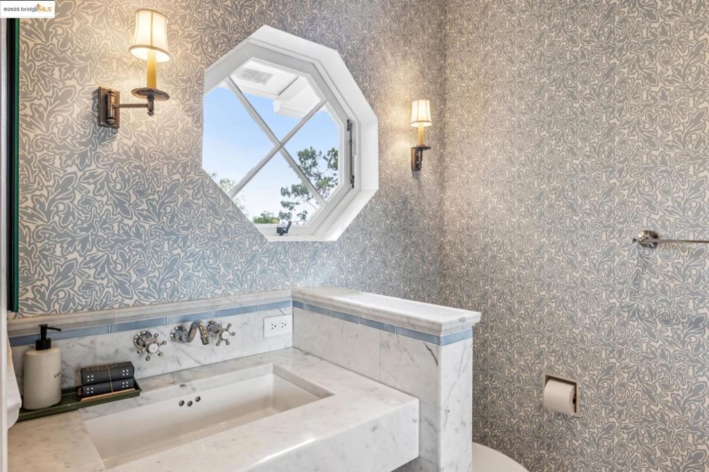 CLAREMONT - Residential